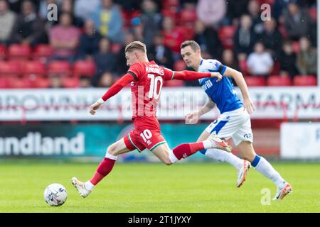 Thomas Knowles de Walsall en action lors du match Sky Bet League 2 entre Walsall et Gillingham au Banks Stadium, Walsall le samedi 14 octobre 2023. (Photo : Gustavo Pantano | MI News) crédit : MI News & Sport / Alamy Live News Banque D'Images