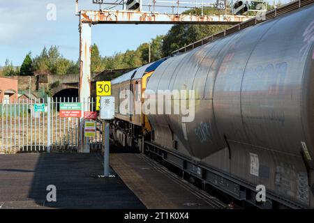 66752 'The Hoosier State' se dirigeant à travers la plate-forme 2 avec le départ tardif 6Z91 0450 Gloucester N.Y. Gbrf à Clitheroe Castle Cement GB. Banque D'Images