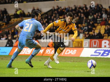 Matthew Jarvis de Wolverhampton Wanderers obtient sa croix malgré Sam Hird de Doncaster Rovers FA Cup Round Three Replay - Wolverhampton Wanderers contre Doncaster Rovers 18/01/2011 Banque D'Images