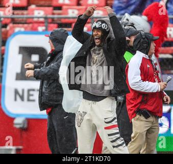 Piscataway, New Jersey, États-Unis. 14 octobre 2023. Isiah Pacheco, ancien élève de Rutgers, applaudit son ancienne équipe lors du match de football NCAA entre les Spartans du Michigan et les Rutgers Scarlet Knights au SHI Stadium de Piscataway, New Jersey Mike Langish/CSM/Alamy Live News Banque D'Images