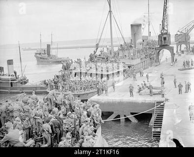 Dunkerque et la retraite de la France 1940 les troupes britanniques paniers sur des navires au cours de l'évacuation à partir de la France, ch. 18 juin 1940. Banque D'Images