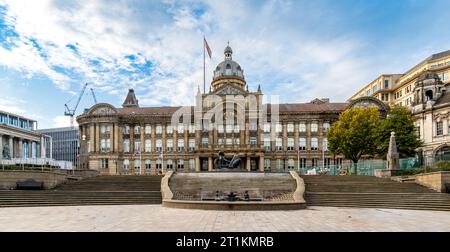 VICTORIA SQUARE, BIRMINGHAM, ROYAUME-UNI - 5 OCTOBRE 2023. Paysage panoramique du bâtiment historique Council House de Birmingham dans le centre de Victoria Squa Banque D'Images