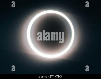 Bluff, États-Unis. 14 octobre 2023. La lune couvre le soleil lors d'une éclipse solaire annulaire « anneau de feu » comme on l'a vu près de Bluff, Utah, le samedi 14 octobre 2023. Photo Bob Strong/UPI crédit : UPI/Alamy Live News Banque D'Images