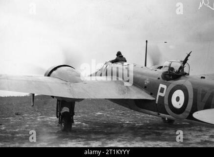 La Royal Air Force Bomber Command 1940 Un Bristol Blenheim Mk IV de No 110 Squadron courir vers le haut ses moteurs à Wattisham, août 1940. Banque D'Images