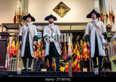 Reconstruction historique de diverses périodes de l'histoire, visites, événements spéciaux pour le 100e anniversaire du Musée militaire royal à Bru Banque D'Images