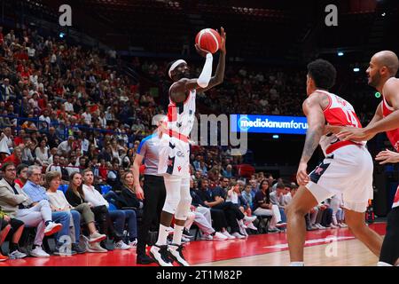 Milan, Italie. 14 octobre 2023. Briante Weber (UNAHOTELS Reggio Emilia) lors de EA7 Emporio Armani Milano vs UNAHOTELS Reggio Emilia, match italien de Basketball Serie A à Milan, Italie, octobre 14 2023 crédit : Agence photo indépendante/Alamy Live News Banque D'Images