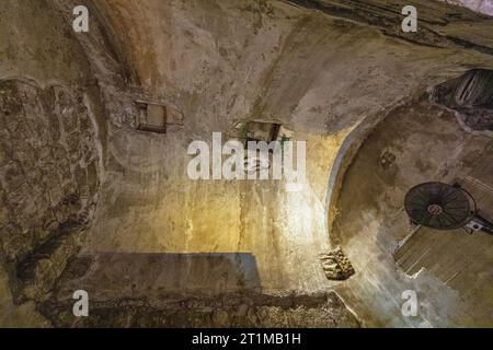 Jérusalem, Israël - 13 octobre 2017 : tunnel souterrain du mur occidental avec salle du Saint des Saints sous les murs du Mont du Temple dans la vieille ville de Jérusalem Banque D'Images