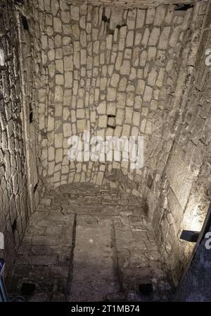 Jérusalem, Israël - 13 octobre 2017 : tunnel souterrain du mur occidental avec carrière du second Temple et plafonds sous les murs du Mont du Temple Banque D'Images