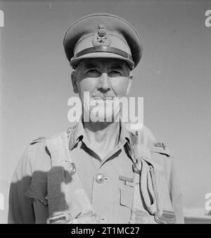 Les généraux britanniques 1939-1945 le général Sir Alan Cunningham (1887 - 1983) : Portrait du lieutenant-général Sir Alan Cunningham lorsqu'il commande la 8e armée dans le désert occidental. Banque D'Images