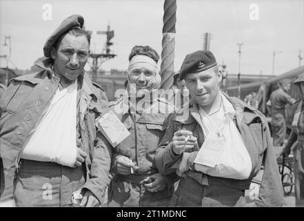 L'armée britannique dans le Royaume-Uni de 1939 blessés évacués de soldats britanniques, les plages de Normandie, maintenant de retour en Grande-Bretagne, 7 juin 1944. Banque D'Images