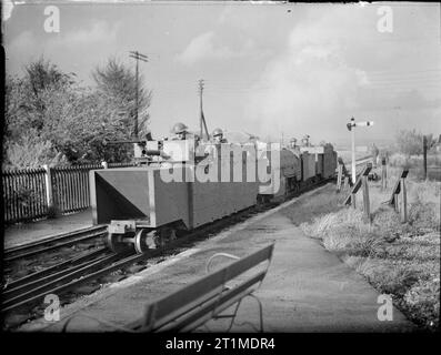 L'Armée britannique au Royaume-Uni 1939-45 Troupes du Somerset Light Infantry man un train blindé sur le Romney, Hythe et Dymchurch Railway miniature dans le Kent, le 14 octobre 1940. Banque D'Images