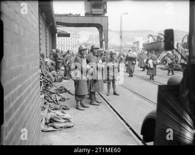 L'Armée britannique au Royaume-Uni- Évacuation de Dunkerque, mai-juin 1940 les troupes françaises et belges évacués sur le quai de Douvres, le 31 mai 1940. Banque D'Images