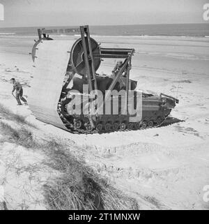 Les préparatifs de l'opération Overlord (le débarquement en Normandie)- D-day 6 juin 1944 Churchill AVRE (véhicule blindé du génie royal) Type C Mark II pour la pose de voies en carpetlayer plages douces. Banque D'Images