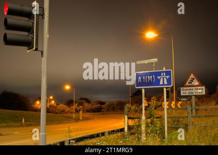 Autoroute A1 (M) entrée de la bretelle sur une nuit tranquille à Hatfield/Hertfordshire Banque D'Images