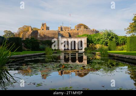 Walmer Castle Gardens, à Walker près de Douvres et Deal dans le Kent. Construit en 1540 et plus tard une des maisons de la Reine mère. Banque D'Images