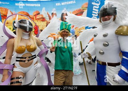 New York, États-Unis. 14 octobre 2023. Vue générale des participants au New York Comic con 2023 - jour 3 au Javits Center le 14 octobre 2023 à New York. L'édition 2023 de New York Comic a New York et se tient au Javits Center pendant quatre jours. Quelque 200 000 personnes sont attendues au Javits Center ce week-end. (Photo de Deccio Serrano/NurPhoto) crédit : NurPhoto SRL/Alamy Live News Banque D'Images