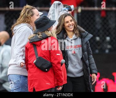 Piscataway, New Jersey, États-Unis. 14 octobre 2023. Carli Lloyd, ancien élève de Rutgers lors du match de football de la NCAA entre les Spartans du Michigan et les Rutgers Scarlet Knights au SHI Stadium de Piscataway, New Jersey Mike Langish/CSM/Alamy Live News Banque D'Images