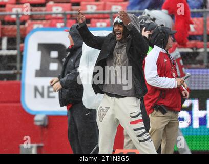 Piscataway, New Jersey, États-Unis. 14 octobre 2023. Isiah Pacheco, ancien élève de Rutgers, applaudit son ancienne équipe lors du match de football NCAA entre les Spartans du Michigan et les Rutgers Scarlet Knights au SHI Stadium de Piscataway, New Jersey Mike Langish/CSM/Alamy Live News Banque D'Images