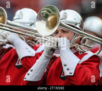 Piscataway, New Jersey, États-Unis. 14 octobre 2023. Un membre des Rutgers Marching Knights joue avant le match de football de la NCAA entre les Michigan State Spartans et les Rutgers Scarlet Knights au SHI Stadium de Piscataway, New Jersey Mike Langish/CSM/Alamy Live News Banque D'Images