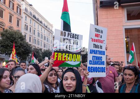 Rome, Italie. 13 octobre 2023. Manifestation sur la Piazza Vittorio Emanuele à Rome en solidarité avec le peuple palestinien (crédit image : © Matteo Nardone/Pacific Press via ZUMA Press Wire) À USAGE ÉDITORIAL UNIQUEMENT! Non destiné à UN USAGE commercial ! Banque D'Images