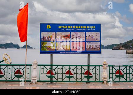 Cat Ba, Vietnam. Code de conduite pour le tourisme civilisé. Bonnes manières, bon comportement. Banque D'Images