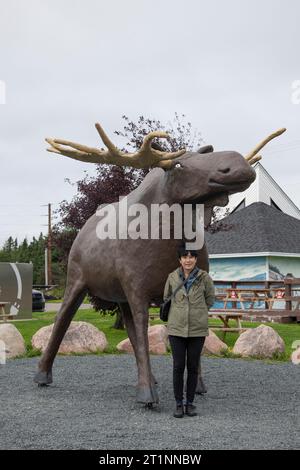 Sculpture de Morris the Moose à Irving Oil Big Stop à Goobies, Terre-Neuve-et-Labrador, Canada Banque D'Images