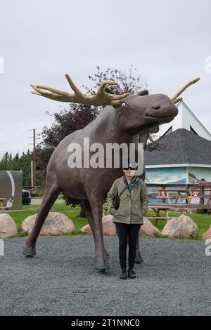 Sculpture de Morris the Moose à Irving Oil Big Stop à Goobies, Terre-Neuve-et-Labrador, Canada Banque D'Images