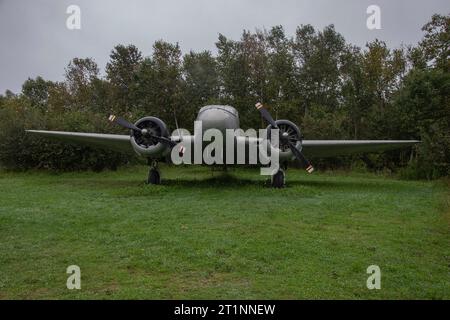 Bombardier léger Beech 18S Expeditor au North Atlantic Aviation Museum à Gander, Terre-Neuve-et-Labrador, Canada Banque D'Images