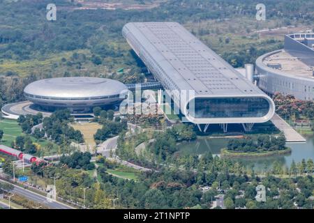 NANJING, CHINE - 15 OCTOBRE 2023 - la photo prise le 15 octobre 2023 montre la 16ème usine TSMC Silicon Wafer à Nanjing, dans la province du Jiangsu de l'est de la Chine. Banque D'Images