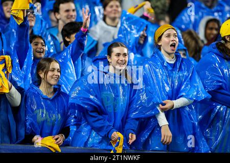 Pittsburgh, Pennsylvanie, États-Unis. 14 octobre 2023. Fans de Pitt Panther lors du match de football entre les Pitt Panthers et les Cardinals de Louisville au stade Arisure de Pittsburgh, Pennsylvanie. Brent Gudenschwager/CSM/Alamy Live News Banque D'Images