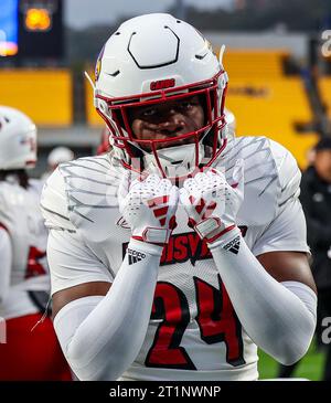 Pittsburgh, Pennsylvanie, États-Unis. 14 octobre 2023. Jaylin Alderman (24), le linebacker du Cardinal de Louisville, lors du match d'avant-match de football de la NCAA entre les Pitt Panthers et les Cardinals de Louisville, au stade Arisure de Pittsburgh, en Pennsylvanie. Brent Gudenschwager/CSM/Alamy Live News Banque D'Images