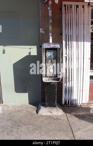 Téléphone public de rue à l'ancienne Banque D'Images