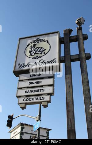 Le Velvet Turtle Restaurant signe maintenant sur le coin du terrain vacant Downtown Los Angeles, CA Banque D'Images