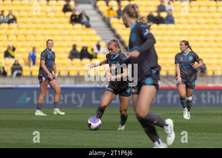 Wellington, Nouvelle-Zélande. 15 octobre 2023. Julia Grosso (7 Melbourne City) avec balle aux pieds entourée de coéquipiers. Wellington Phoenix contre Melbourne City. Women's A-League. Wellington. Nouvelle-Zélande. (Joe SERCI/SPP) crédit : SPP Sport Press photo. /Alamy Live News Banque D'Images