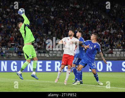 Bari, Pouilles, Italie. 14 octobre 2023. Bari 14/10/2023, pendant le match de football valable pour les qualifications européennes de l'UEFA, entre les équipes nationales d'Italie et de Malte au stade San Nicola à Bari.dans l'image : Gianluigi Donnarumma (crédit image : © Fabio Sasso/ZUMA Press Wire) USAGE ÉDITORIAL SEULEMENT! Non destiné à UN USAGE commercial ! Banque D'Images