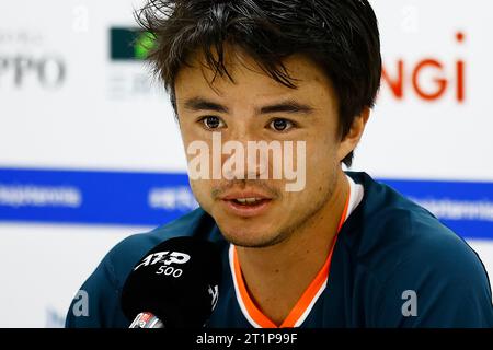 Tokyo, Japon. 15 octobre 2023. Taro DANIEL, joueur de tennis professionnel japonais, prend la parole lors d'une conférence de presse pour les championnats de tennis Open du Japon du Kinoshita Group 2023 au Ariake Coliseum. Il s'agit du tournoi ATP Tour le plus ancien en Asie, organisé pour la première fois en 1972. Le tournoi se déroule du 16 au 22 octobre. (Image de crédit : © Rodrigo Reyes Marin/ZUMA Press Wire) USAGE ÉDITORIAL SEULEMENT! Non destiné à UN USAGE commercial ! Crédit : ZUMA Press, Inc./Alamy Live News Banque D'Images