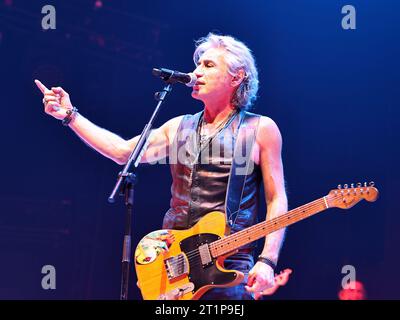 Torino, Italie. 14 octobre 2023. Ligabue lors du ''Dedicato a Noi-Indoor Tour 2023'' à Turin, le 14 octobre 2023 (photo de Loris Roselli/NurPhoto) crédit : NurPhoto SRL/Alamy Live News Banque D'Images