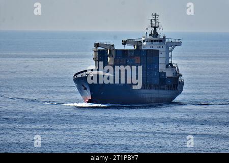 Marseille, France. 14 octobre 2023. Le porte-conteneurs OPS Hamburg arrive au port méditerranéen français de Marseille. Crédit : SOPA Images Limited/Alamy Live News Banque D'Images