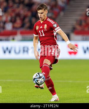 Budapest, Hongrie. 14 octobre 2023. Milos Kerkez de Hongrie contrôle le ballon lors du match de qualification européen de l'UEFA EURO 2024 entre la Hongrie et la Serbie à la Puskas Arena le 14 octobre 2023 à Budapest, Hongrie. Crédit : Laszlo Szirtesi/Alamy Live News Banque D'Images