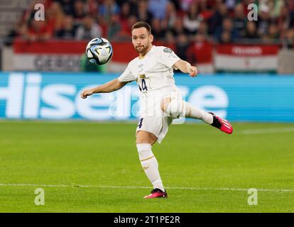 Budapest, Hongrie. 14 octobre 2023. Andrija Zivkovic de Serbie en action lors du match de qualification européen de l'UEFA EURO 2024 entre la Hongrie et la Serbie au Puskas Arena le 14 octobre 2023 à Budapest, Hongrie. Crédit : Laszlo Szirtesi/Alamy Live News Banque D'Images