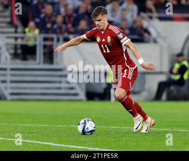 Budapest, Hongrie. 14 octobre 2023. Milos Kerkez de Hongrie contrôle le ballon lors du match de qualification européen de l'UEFA EURO 2024 entre la Hongrie et la Serbie à la Puskas Arena le 14 octobre 2023 à Budapest, Hongrie. Crédit : Laszlo Szirtesi/Alamy Live News Banque D'Images