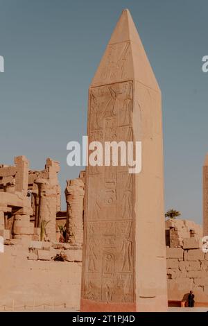 Temple Karnak sur les rives du Nil à Karnak près de Louxor Banque D'Images