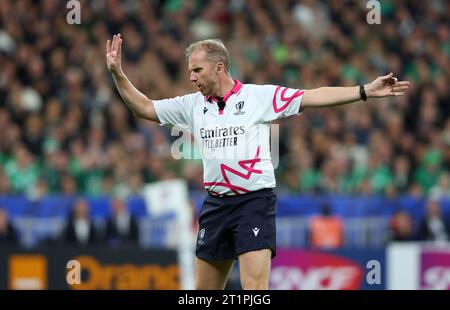 Paris, France. 14 octobre 2023. Arbitre Wayne Barnes lors du match de la coupe du monde de Rugby 2023 au Stade de France, Paris. Le crédit photo devrait être : Paul Thomas/Sportimage crédit : Sportimage Ltd/Alamy Live News Banque D'Images