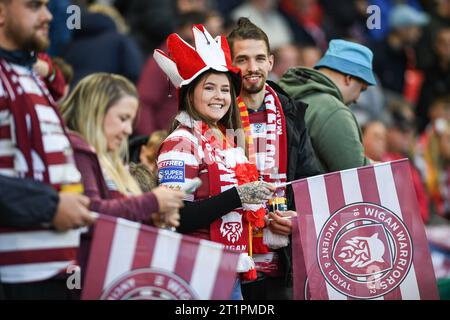 Manchester, Angleterre - 14 octobre 2023 fans de Wigan Warriors. Betfred Super League Grand final, Wigan Warriors vs Catalan Dragons à Old Trafford, Manchester, Royaume-Uni Banque D'Images