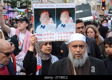 Des milliers de manifestants pro-palestiniens défilent dans les rues de Londres dans le cadre de la manifestation Stand by Palestine du 9 octobre 2023 Banque D'Images