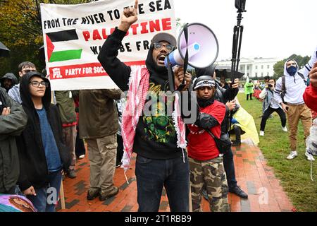 Washington, DC, États-Unis. 14 octobre 2023. 10/14/23 la Maison Blanche Washington DC. Des manifestants palististes se rassemblent dans le parc Lafayette en face de la Maison Blanche pour exprimer leur opinion sur la guerre en Israël et le massacre de personnes dans la bande de Gaza. (Image de crédit : © Christy Bowe/ZUMA Press Wire) USAGE ÉDITORIAL SEULEMENT! Non destiné à UN USAGE commercial ! Crédit : ZUMA Press, Inc./Alamy Live News Banque D'Images