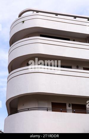 Le Bauhaus typique a inspiré des détails architecturaux de tel Aviv, également appelée la ville blanche. Tel Aviv accueille largement des exemples d'archite moderniste-Bauhaus Banque D'Images