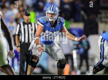 14 octobre 2023 : Corey Gaynor (65). Match de football NCAA entre l'Université de Miami et l'Université de Caroline du Nord, au Kenan Memorial Stadium, Chapel Hill, Caroline du Nord. David Beach/CSM crédit : CAL Sport Media/Alamy Live News Banque D'Images