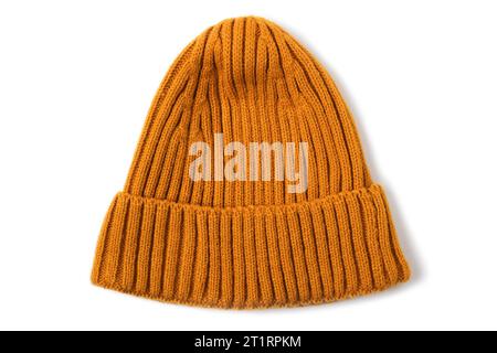 Chapeau de laine tricoté jaune d'automne isolé sur fond blanc Banque D'Images