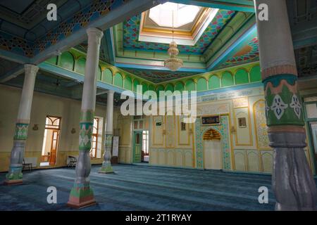 Namangan, Ouzbékistan - 15 octobre 2023 : vues de la mosquée Shayx Eshon Jome à Namangan, Ouzbékistan. Banque D'Images